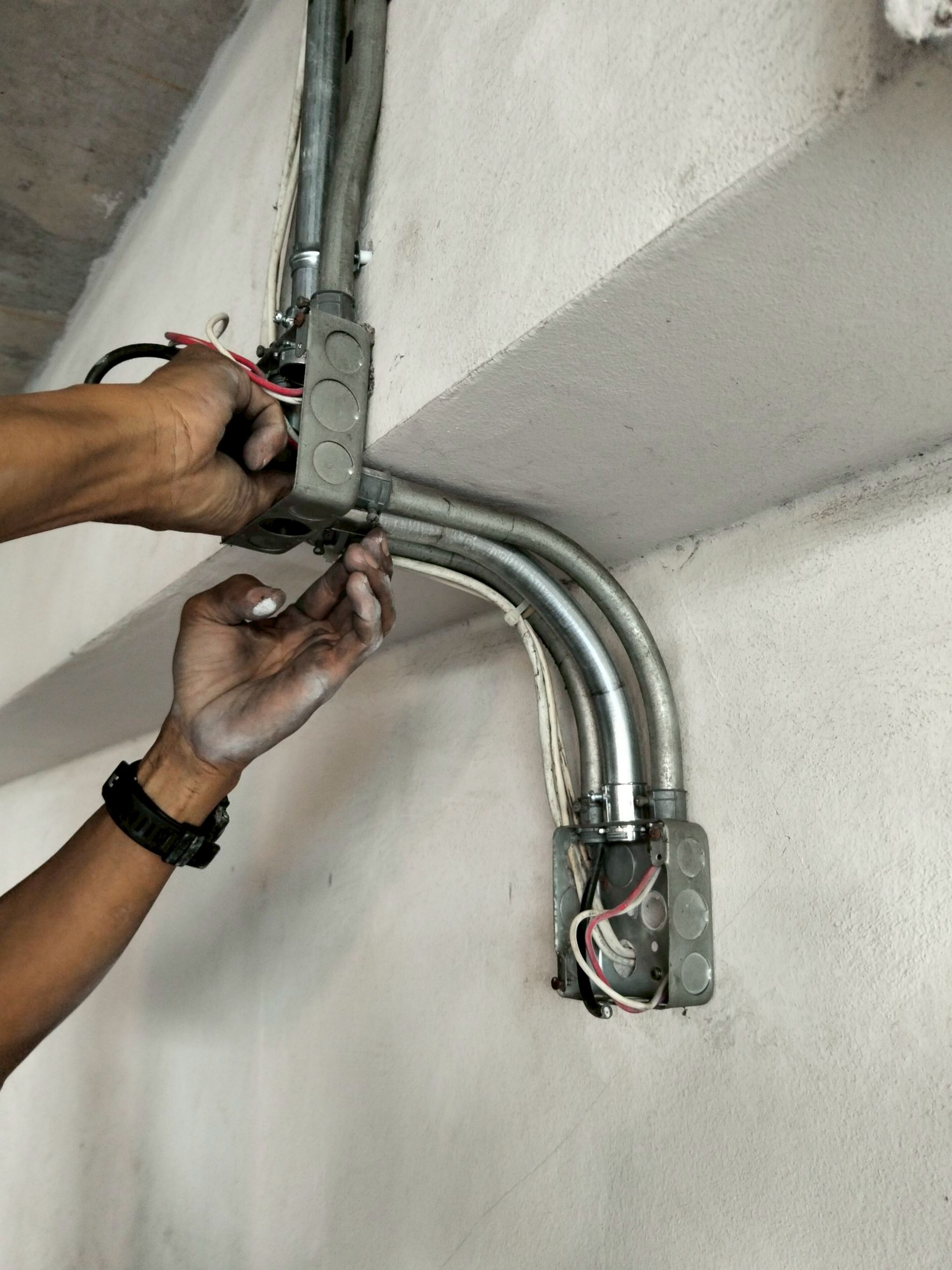 line album เดินสายสัญญาณ อาคารจอดรถ มจธบางมด 260219 7